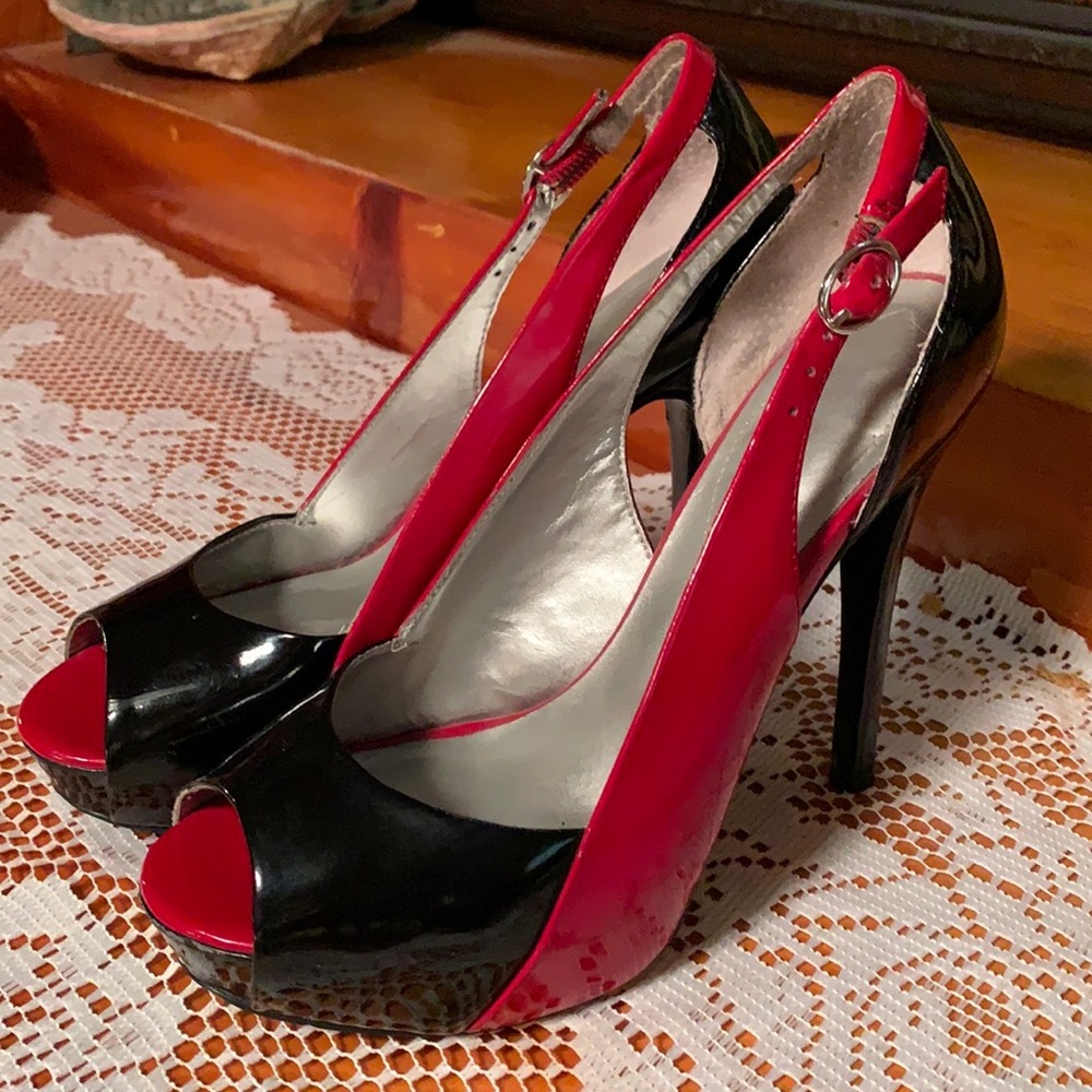GUESS size 6 1/2 M peep toe platform Black and Red Patton leather so CUTE CUTE!